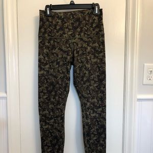 Lululemon Wunder Under size 8 high rise